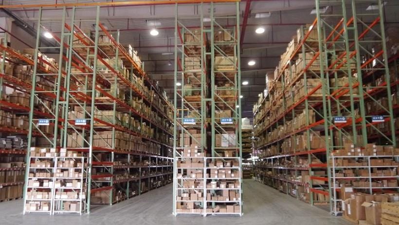 US Bolted Type Upright Frame Teardrop Pallet Rack